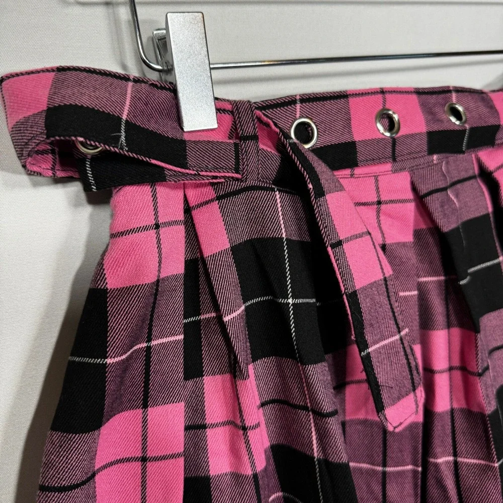 Hot Topic Pink Black Plaid Pleated Mini Skirt Heart Buckle Belt O Ring Detail SM